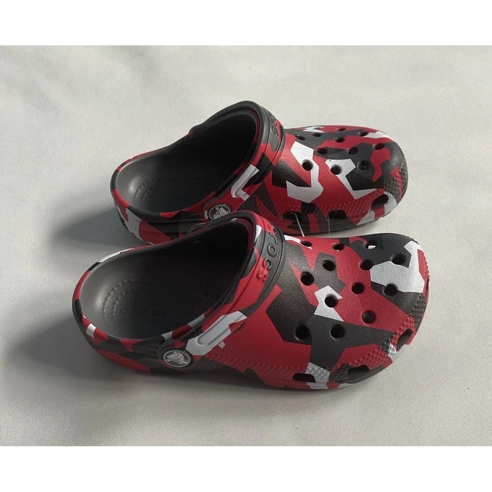 Crocs Classic Camo Clog Boys  Slippers Red  Grey  Size 12